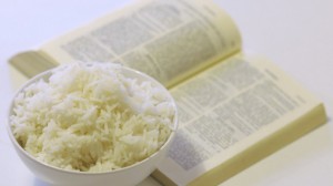 Bible et bol de riz