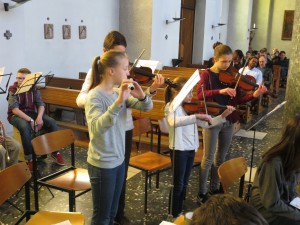 Animation de la messe par les jeunes de l'aumônerie