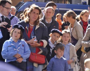St Louis des Français Sortie de messe avec les scouts
