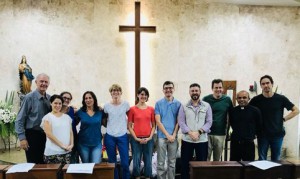 Membres de la communauté engagés dans différents services